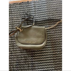 Crossbody Michael Kors purse